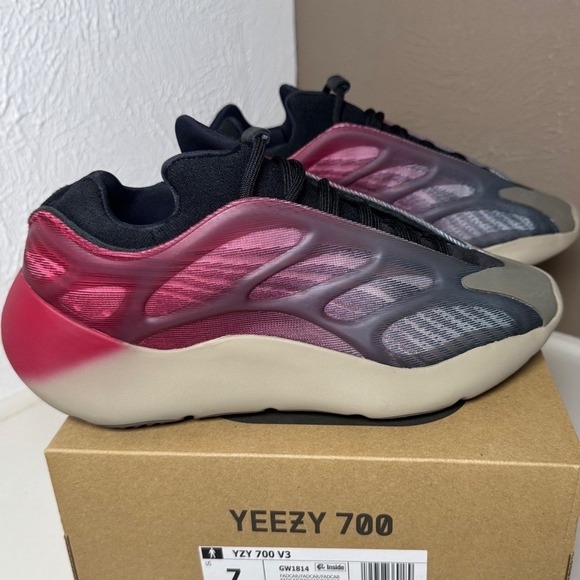 Adidas Yeezy Boost 700 V3 Fade Carbon Men's Size 7 US Running Lifestyle Shoes